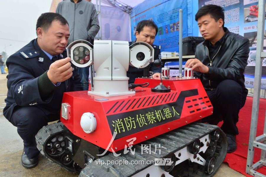 北京凌天攜消防滅火機器人、偵查機器人助力人全國危化品應急救援